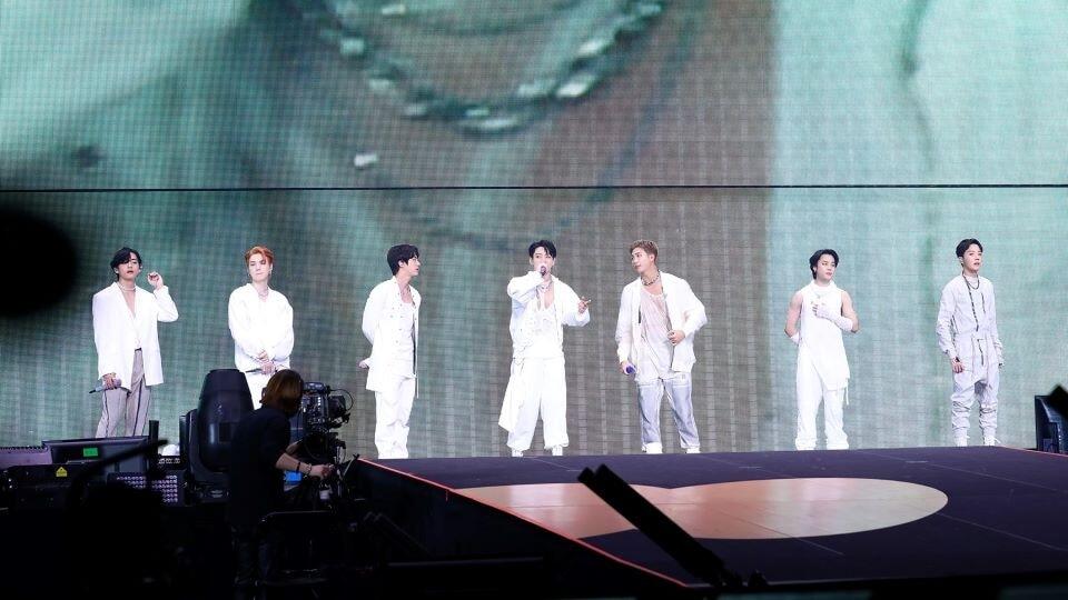 Still 2 uit de film Concert: BTS PTD ON STAGE - SEOUL: LIVE VIEWING