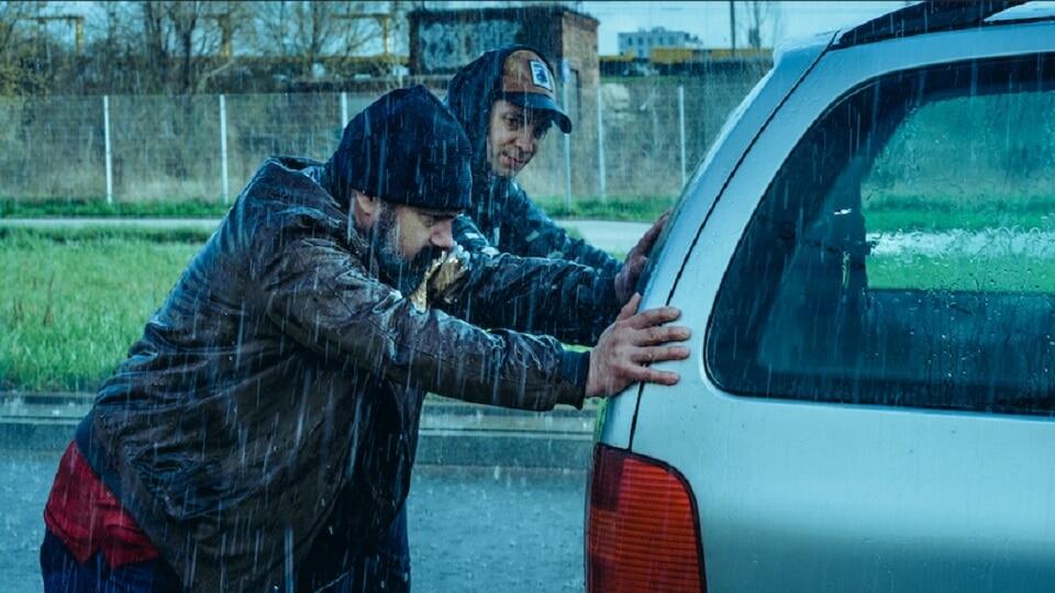 Still 2 uit de film Czarna Owca